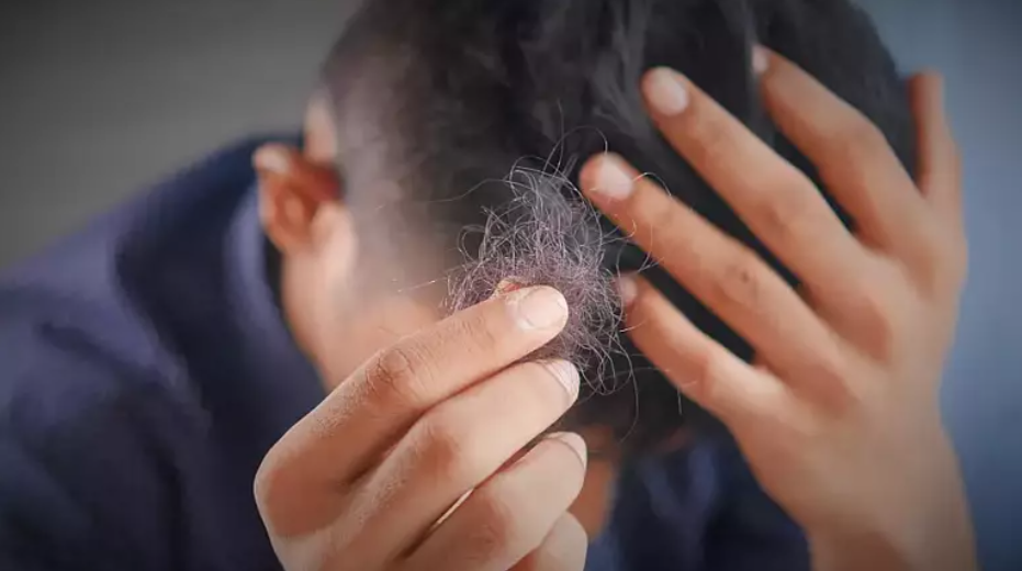 Araştırma: Saç dökülmesi ve iktidarsızlık uzun Covid belirtisi olabilir